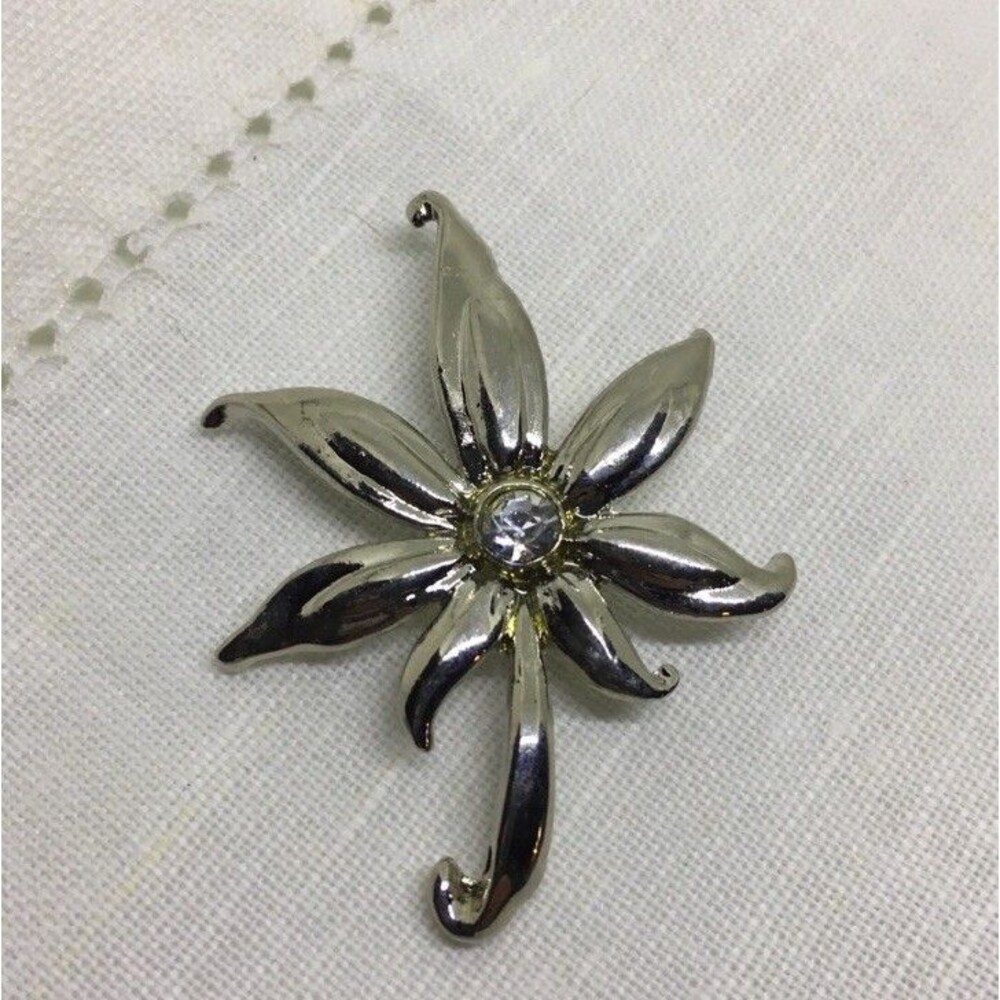 Silver and rhinestone brooch pin flower shape